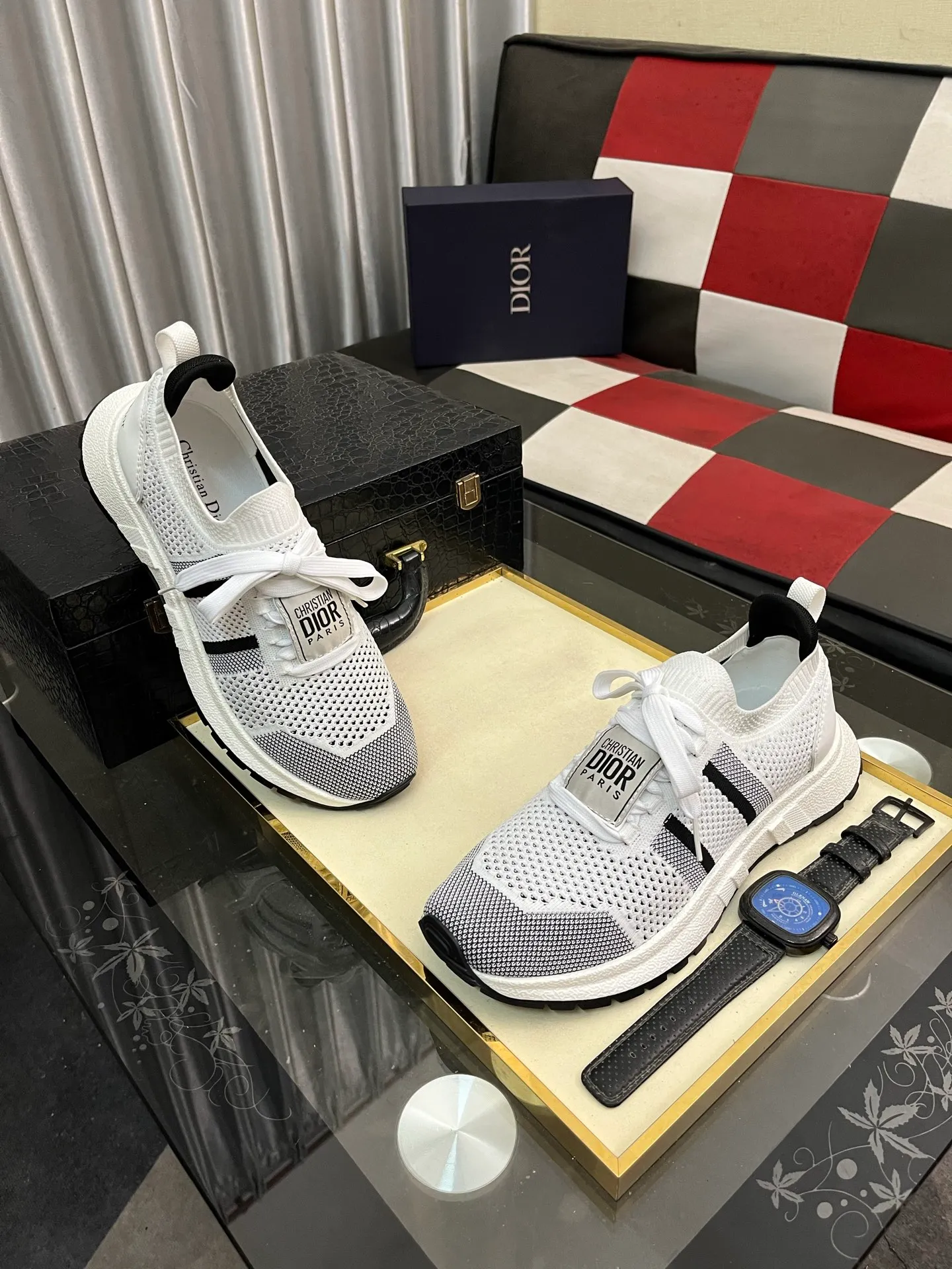 Men's men's shoes 💰400⌚️⌚️Dior unique modern style sneakers. 🏃Casual LeFou original leather😍😍 Yangli (refuses to discolor and rub feet) soles: Original soles specially provided by the original factory, super cool😍 Lace-up to bring wind when walking👍Style design ⚠️Super comfortable and wear-resistant original soles. Code number: 38-443️⃣Colors available